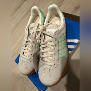 NEW Size Kids 7 Adidas Gazelle Bold J Wonder White/Semi Green JQ7410